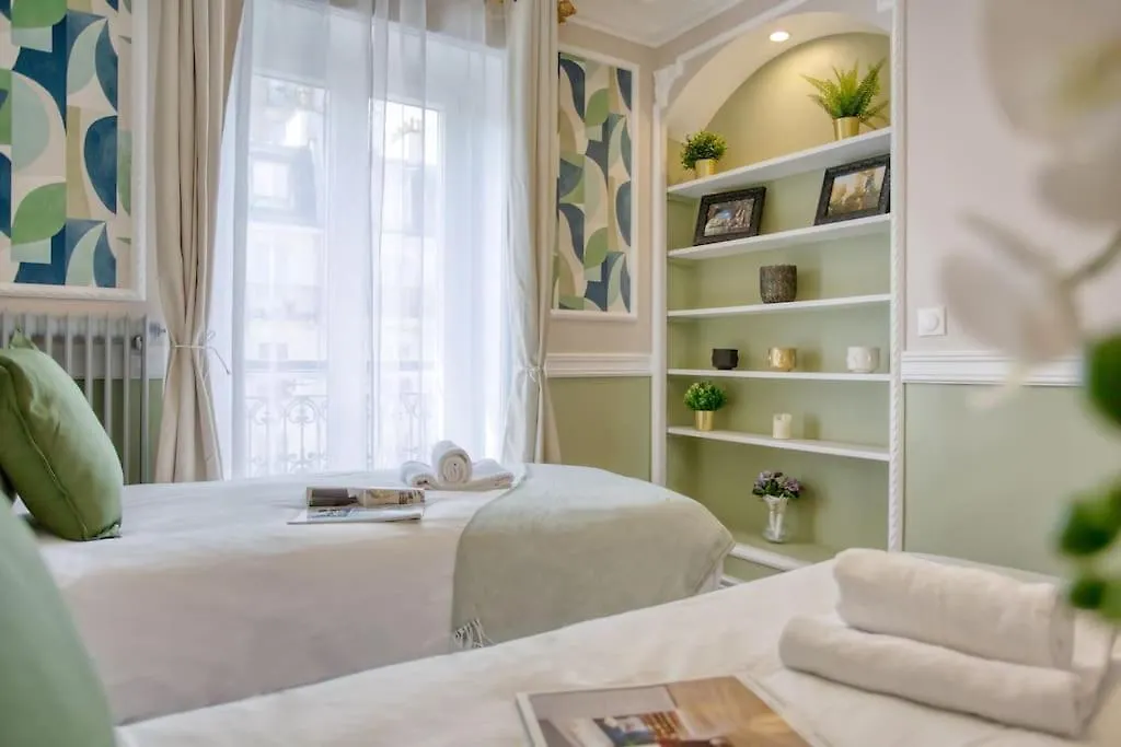 Parisian Gem: Heart Of The Latin Quarter- 2br Lift Paris