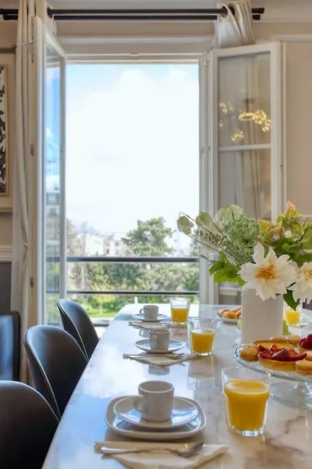 Apartamento Parisian Gem: Heart Of The Latin Quarter- 2br Lift París