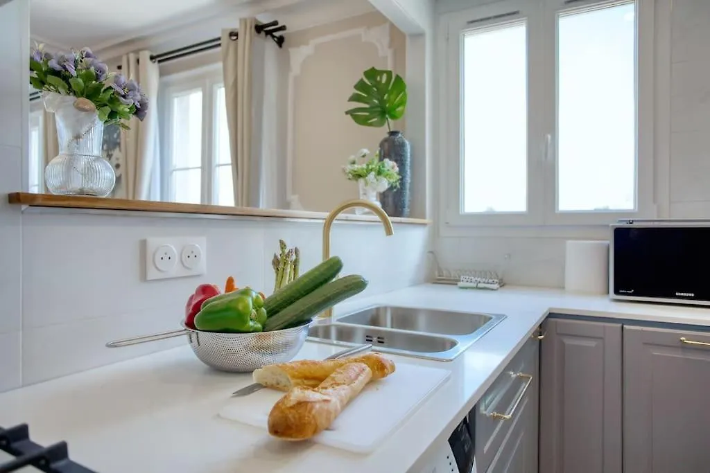 Apartamento Parisian Gem: Heart Of The Latin Quarter- 2br Lift París