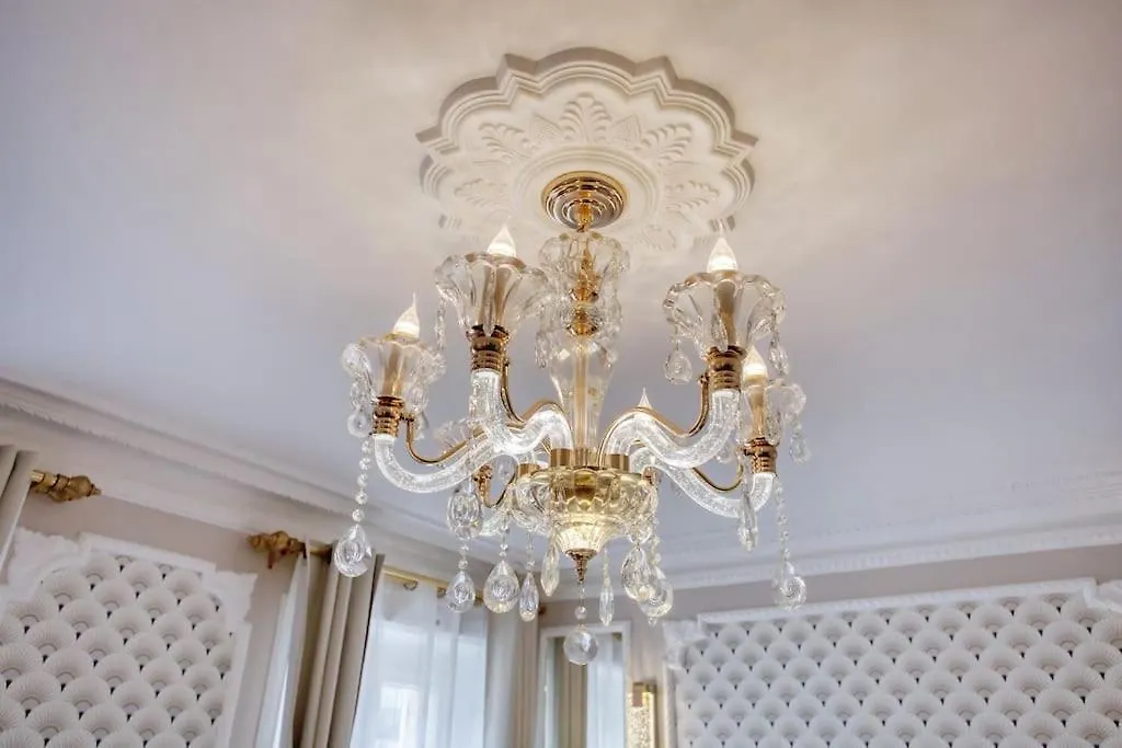 Apartamento Parisian Gem: Heart Of The Latin Quarter- 2br Lift