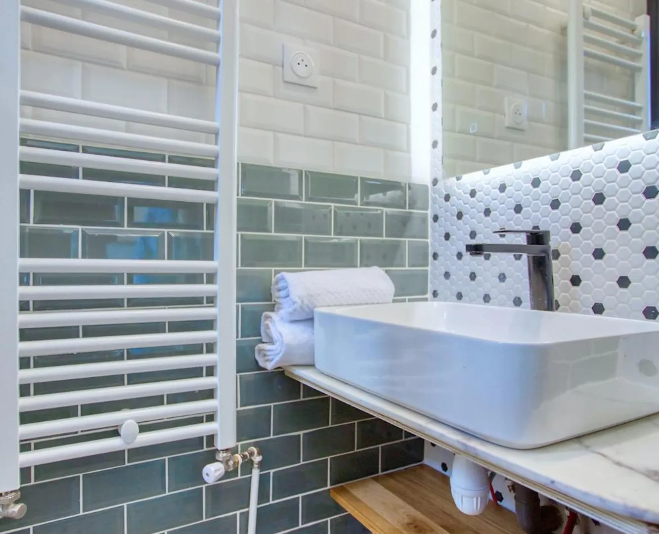 Apartment Parisian Gem: Heart Of The Latin Quarter- 2br Lift Paris