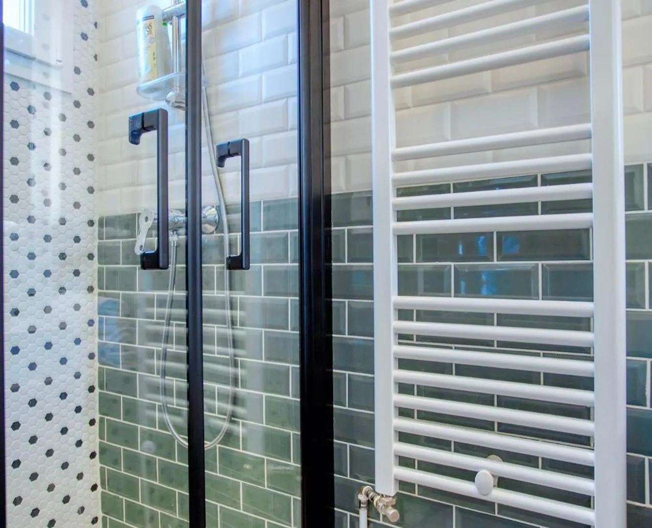 Parisian Gem: Heart Of The Latin Quarter- 2br Lift Apartment
