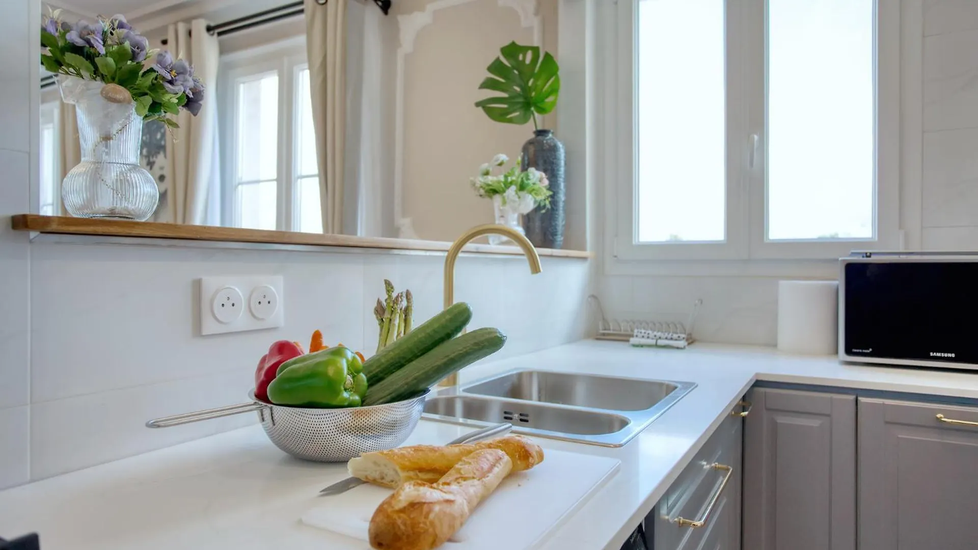 Apartment Parisian Gem: Heart Of The Latin Quarter- 2br Lift